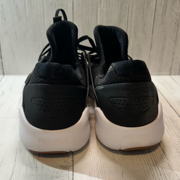 Nike Black & White Athletic Sneakers | Lace Up & Logo  Nike Men\'s Black White Athletic Sneakers